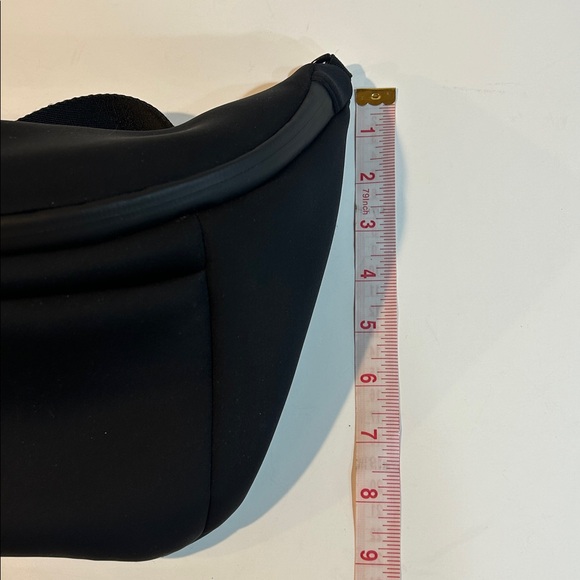 Thacker Salinas Sling Bag - Picture 14 of 15